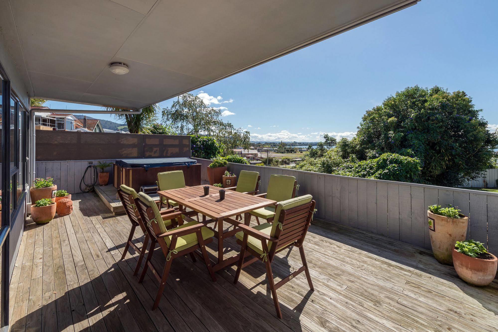 Lakeside City Apartments - Penthouse And Studio Rotorua Exterior photo