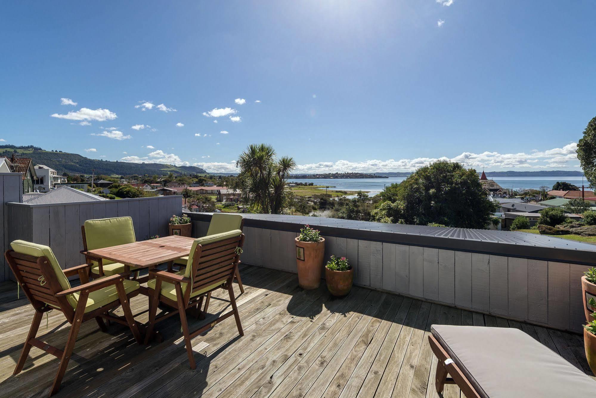 Lakeside City Apartments - Penthouse And Studio Rotorua Exterior photo