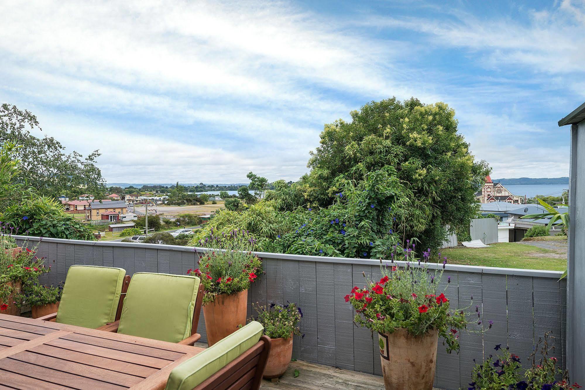 Lakeside City Apartments - Penthouse And Studio Rotorua Exterior photo